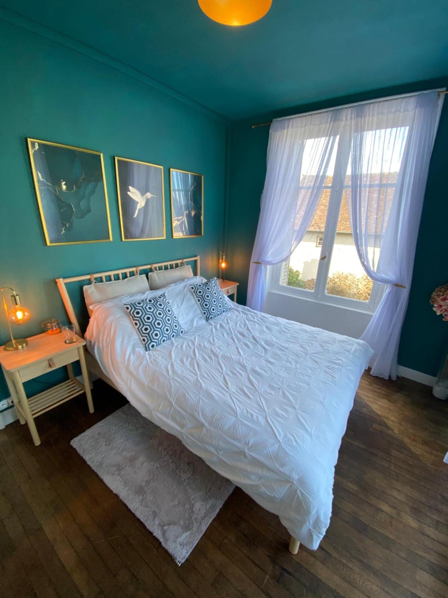 Maison de Montgibaud Extérieur photo