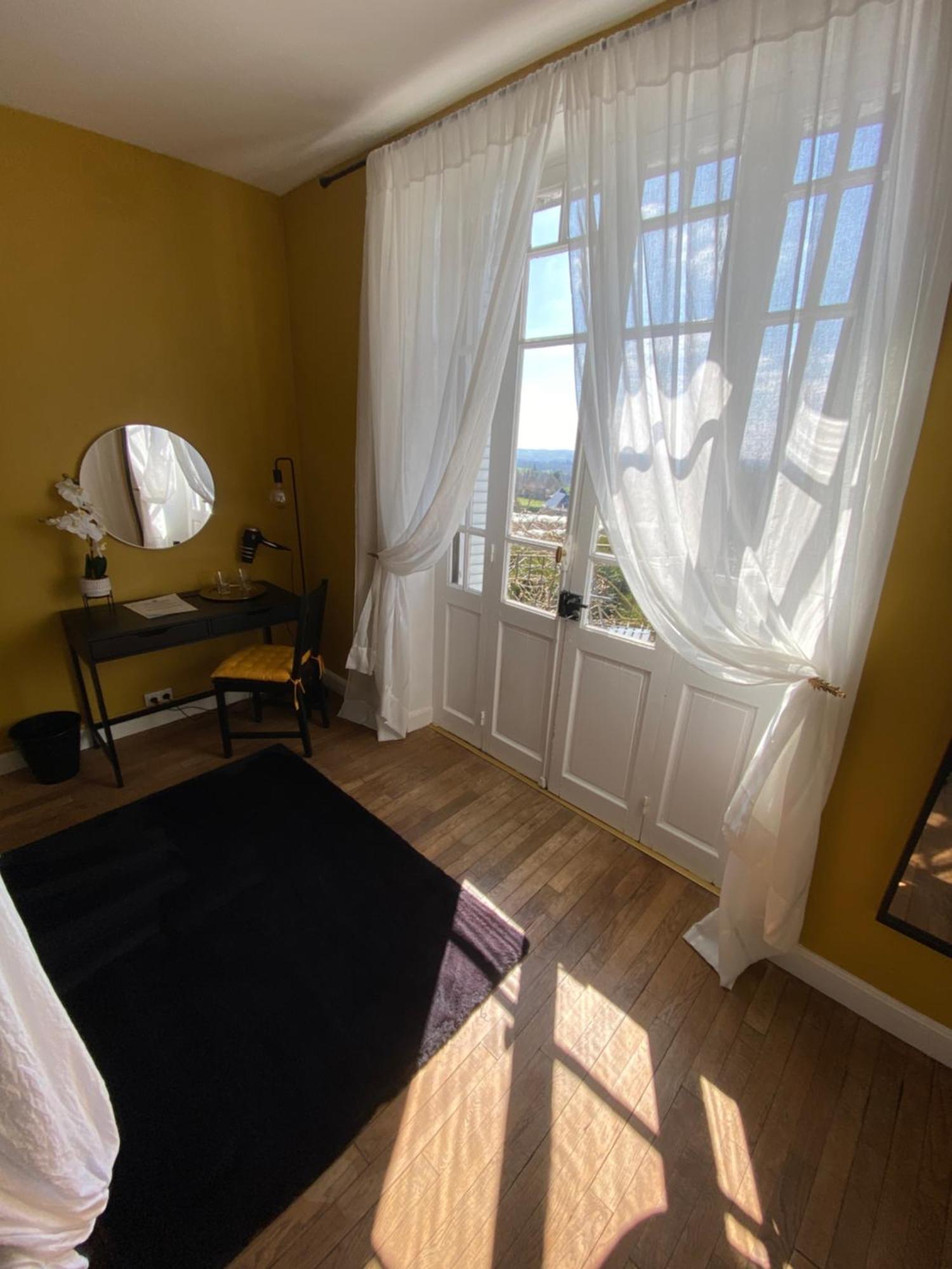 Maison de Montgibaud Extérieur photo